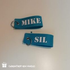 vilten sleutelhanger met naam blauw Minke