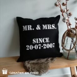 Kussenhoes zwart Mr& Mrs