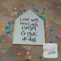houten kaart huisje, Leef met een lach Geniet en pluk de dag