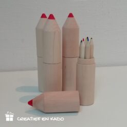 potlood met kleine kleurpotloodjes