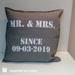 kussenhoes Mr&Mrs stoer