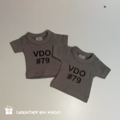 mini shirtje VDO #79, mini shirt bedrukt eigen tekst, mini shirt grijs