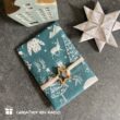 inpakpapier x-mas vintage blue, kadopapier kerstmis, inpakken, houten sterretje, inpakinspiratie