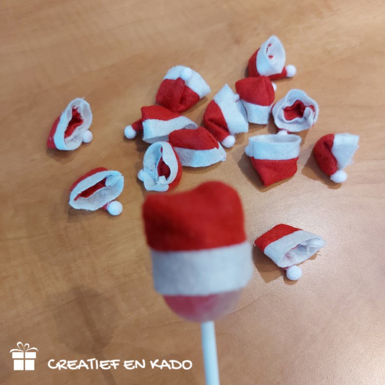 Kerstmuts mini lollypop, een vrolijk uitdeelkadootje