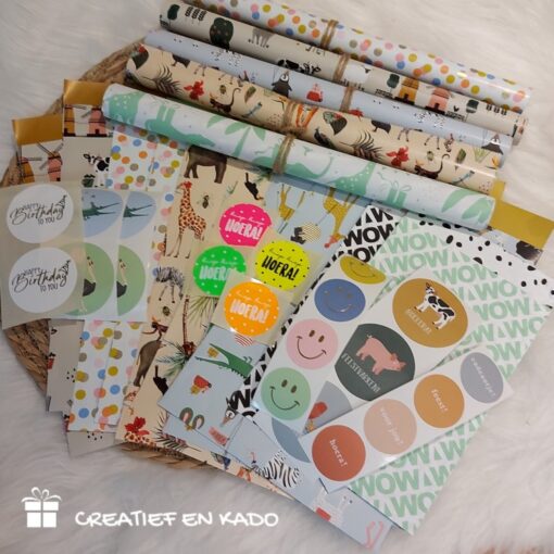 inpakset feestvierende dieren, inpakset verjaardag, inpakset kind, inpakpapier, kadostickers, kadolint, kadozakjes