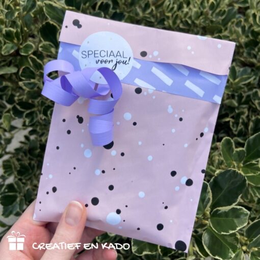 kadozakje random spots roze, inpakken, inpakinspiratie, kadosticker speciaal voor jou