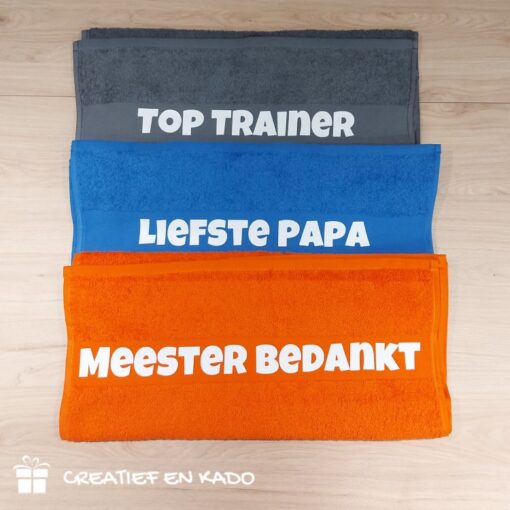 handdoek met naam of korte tekst, handdoek papa, handdoek meester, handdoek trainer, handdoek bedrukt