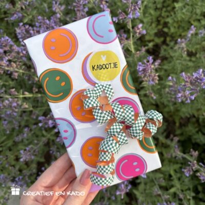 inpakpapier smiley confetti feest, inpakken, inpakinspiratie, printje van de week, brandrep Noor