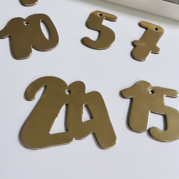 advent cijfers, adventskalender, gouden cijfers, inpakken kerstmis