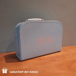 kinderkoffertje met naam en afbeelding, koffertje sterretjes, koffertje licht blauw