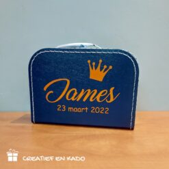 kinderkoffertje met naam en afbeelding, koffertje kroontje, kado koffert donkerblauw
