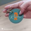 luxe sleutelhanger met naam, sleutelhanger lederlook sage, sleutelhanger met naam en initiaal (1)