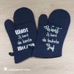 donkerblauwe ovenwant juf /meester met tekst "want jij bent de leukste juf" en "want jij bent de beste meester"