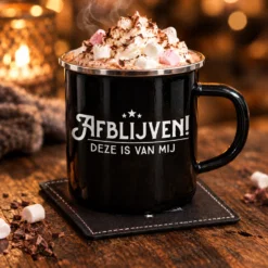 mok afblijven, mok afblijven deze is van mij, lekker stoer, mok chocolade melk, sfeerbeeld