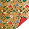 Sinterklaas inpakpapier schoencadeautje met schoentjes, wortels en chocoladeletters op goud
