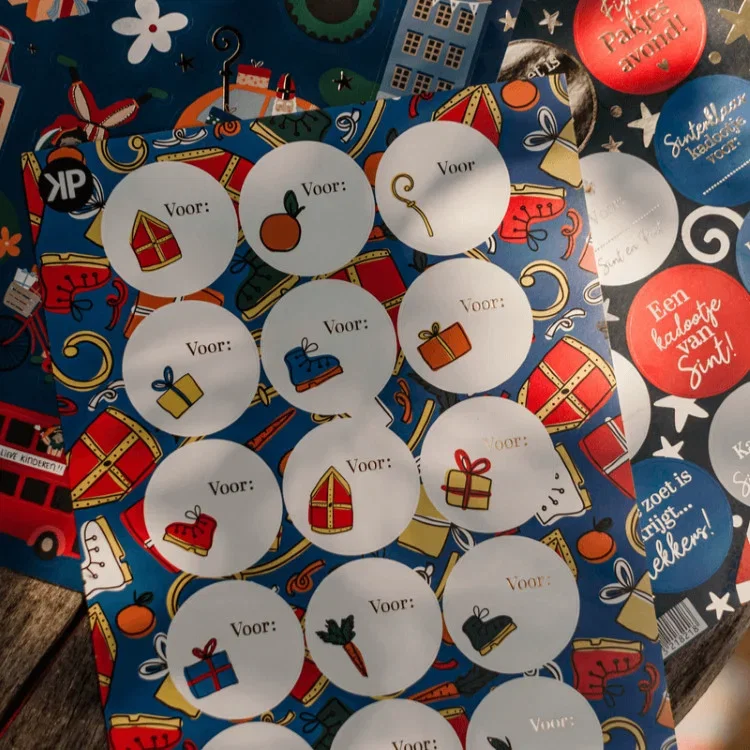 stickervel sinterklaas pret, inpakken sinterklaas, kadostickers sinterklaas, sfeerbeeld
