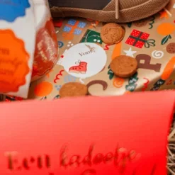 stickervel sinterklaas pret, inpakken sinterklaas, sfeerbeeld