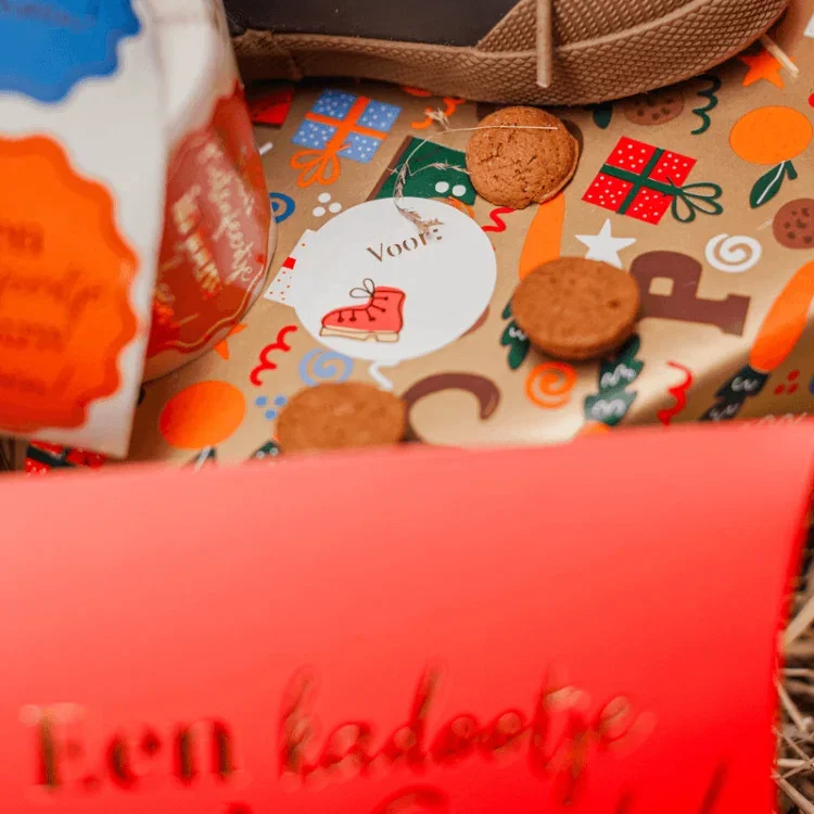 stickervel sinterklaas pret, inpakken sinterklaas, sfeerbeeld